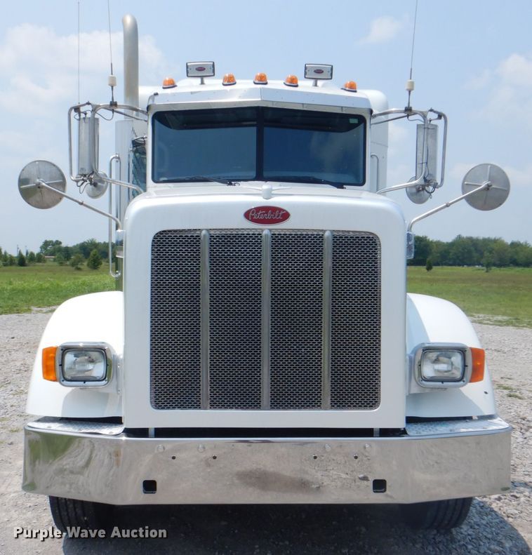 image for item HT9366 2013 Peterbilt 367  semi truck