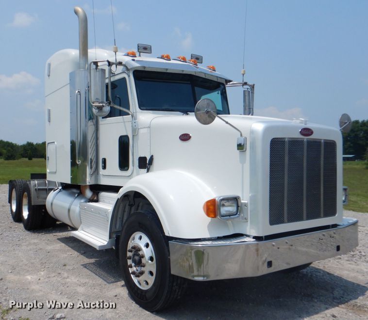 image for item HT9366 2013 Peterbilt 367  semi truck