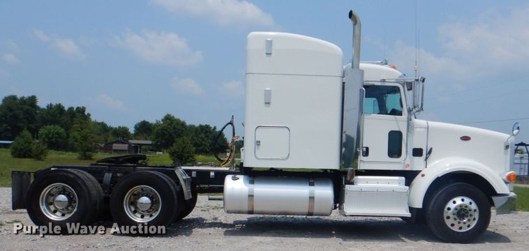 image for item HT9366 2013 Peterbilt 367  semi truck