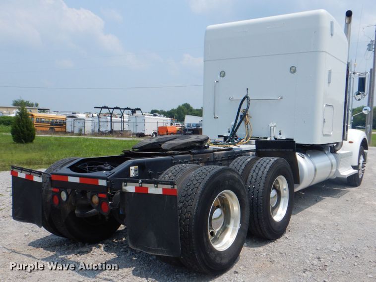 image for item HT9366 2013 Peterbilt 367  semi truck