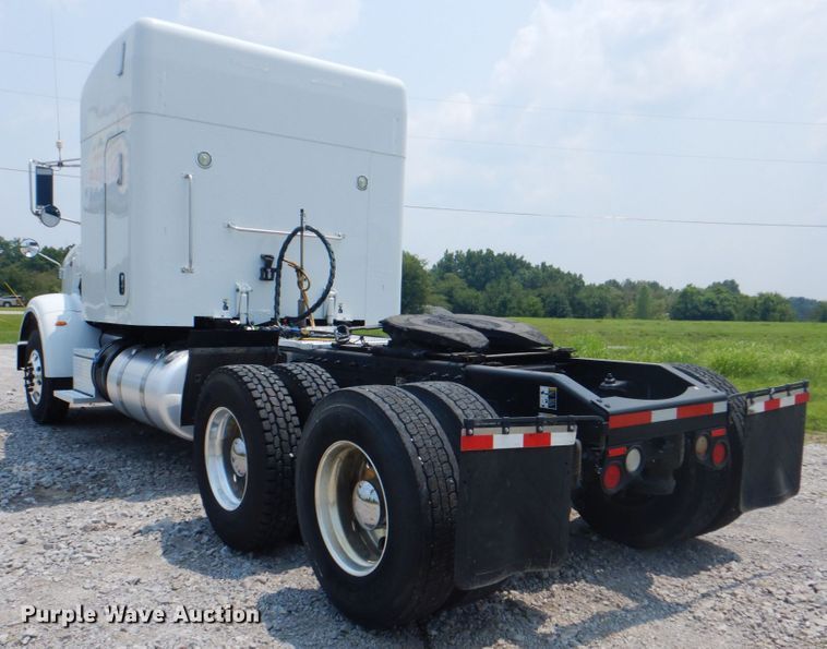 image for item HT9366 2013 Peterbilt 367  semi truck