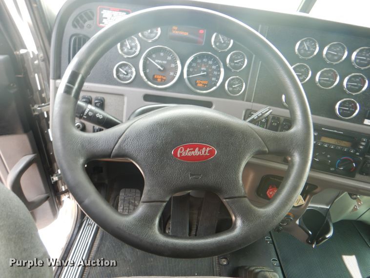 image for item HT9366 2013 Peterbilt 367  semi truck