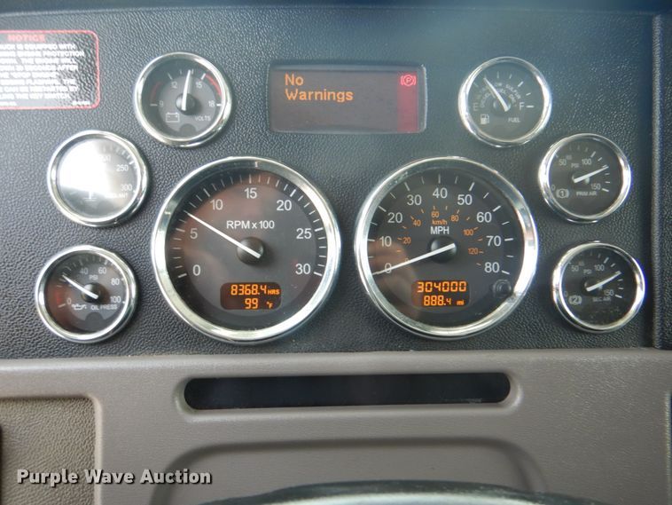 image for item HT9366 2013 Peterbilt 367  semi truck