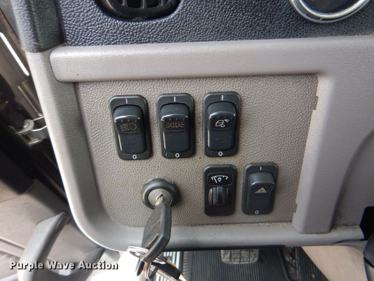 image for item HT9366 2013 Peterbilt 367  semi truck