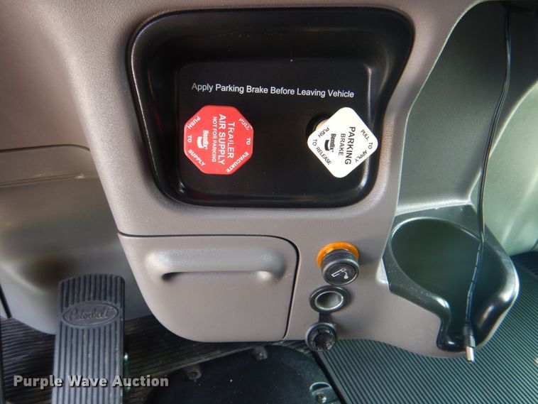 image for item HT9366 2013 Peterbilt 367  semi truck