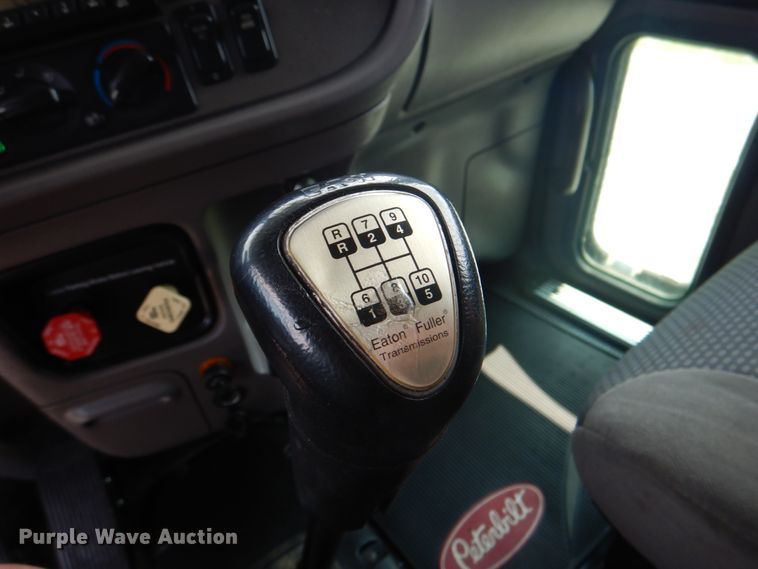 image for item HT9366 2013 Peterbilt 367  semi truck