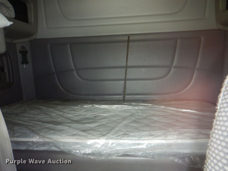 image for item HT9366 2013 Peterbilt 367  semi truck