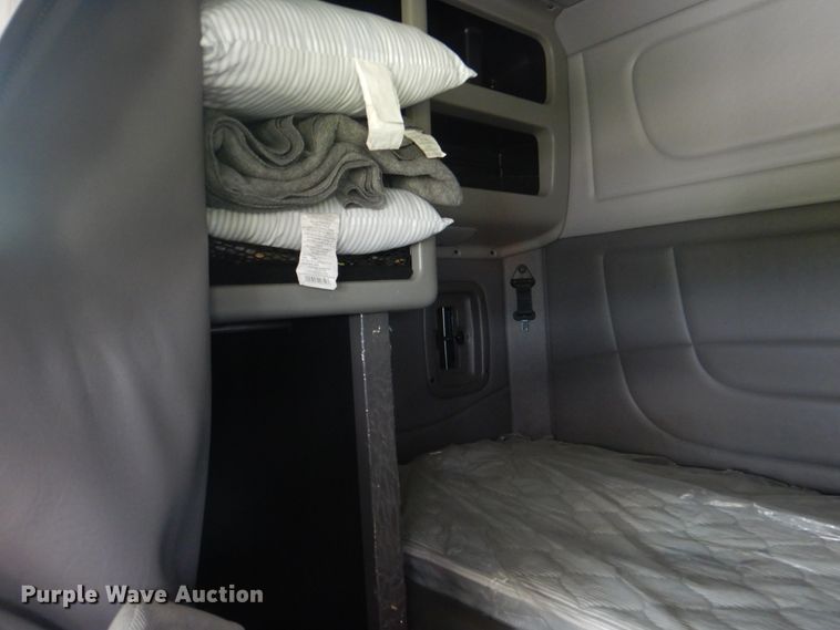 image for item HT9366 2013 Peterbilt 367  semi truck