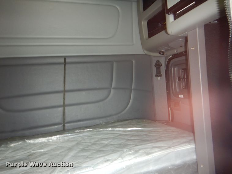 image for item HT9366 2013 Peterbilt 367  semi truck