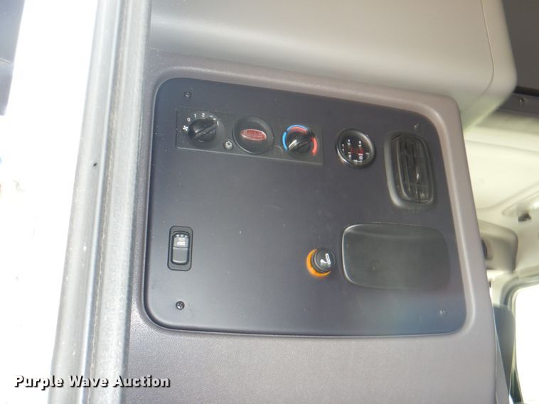 image for item HT9366 2013 Peterbilt 367  semi truck