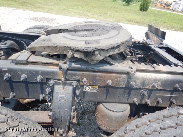 image for item HT9366 2013 Peterbilt 367  semi truck