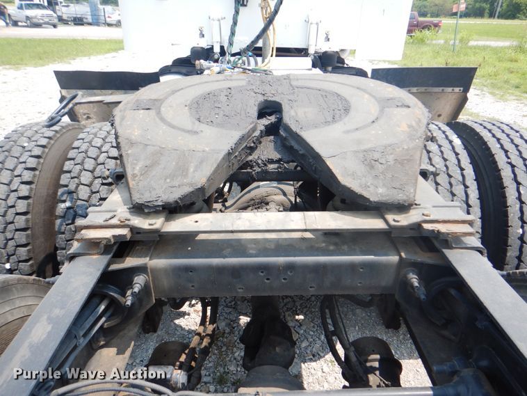 image for item HT9366 2013 Peterbilt 367  semi truck