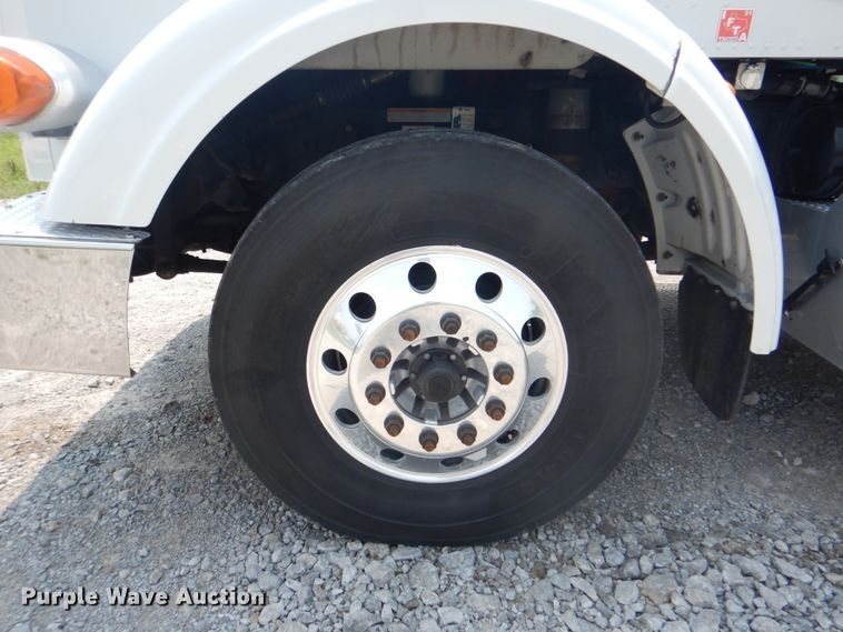image for item HT9366 2013 Peterbilt 367  semi truck