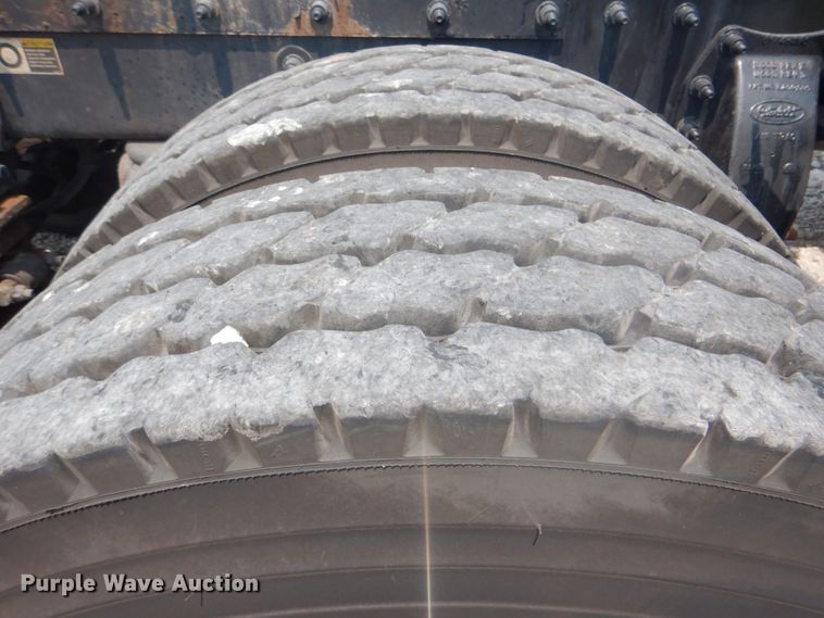 image for item HT9366 2013 Peterbilt 367  semi truck