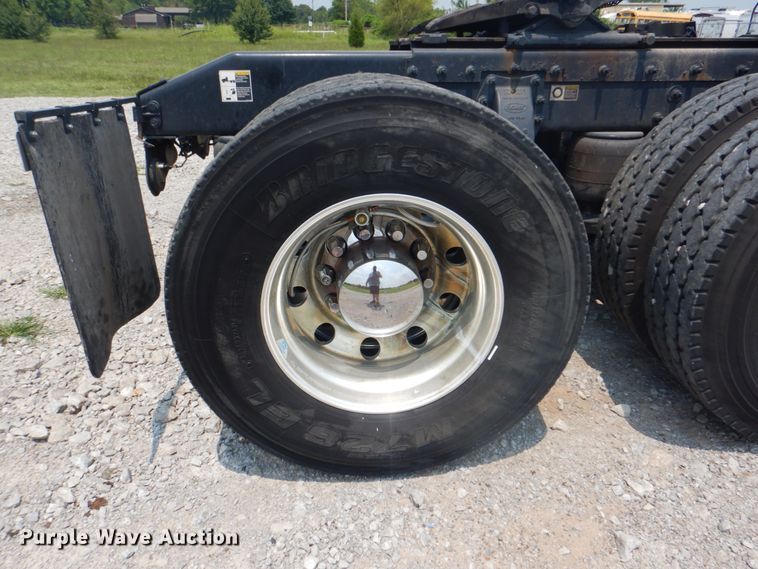 image for item HT9366 2013 Peterbilt 367  semi truck