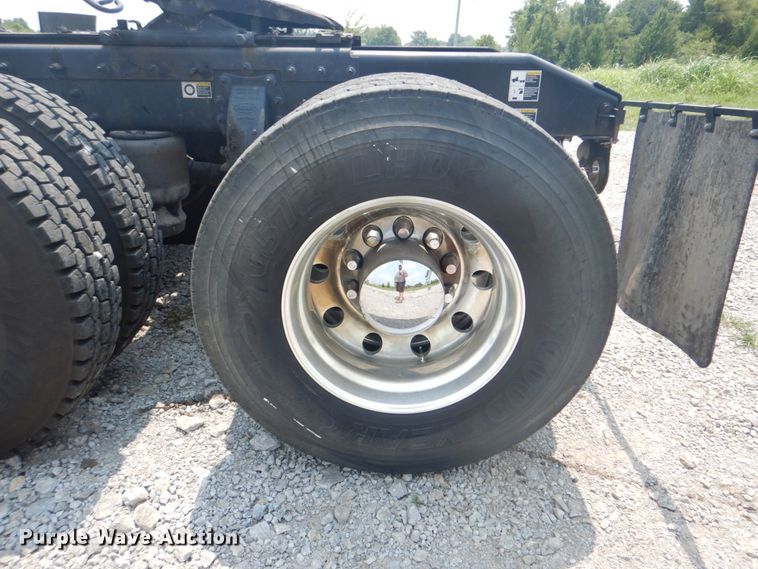 image for item HT9366 2013 Peterbilt 367  semi truck