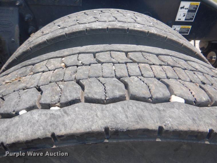 image for item HT9366 2013 Peterbilt 367  semi truck