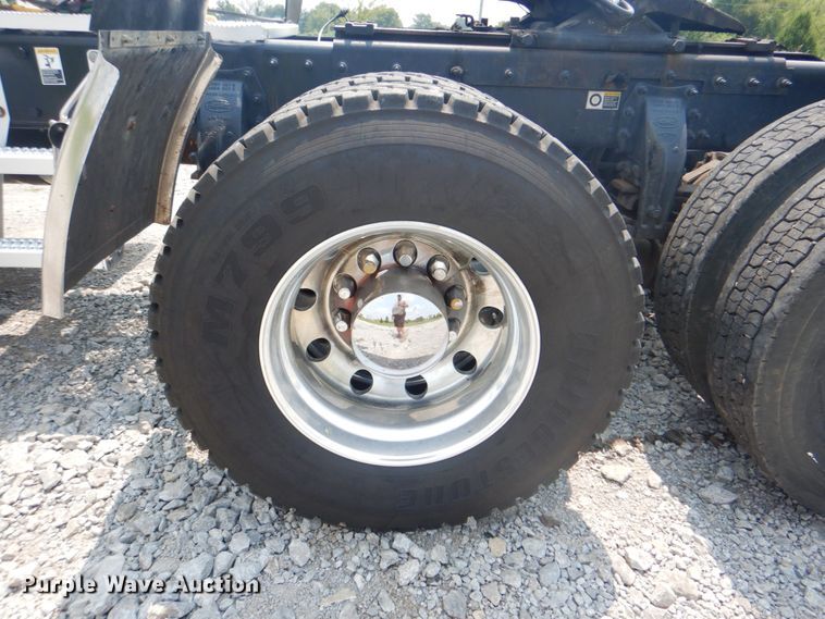 image for item HT9366 2013 Peterbilt 367  semi truck