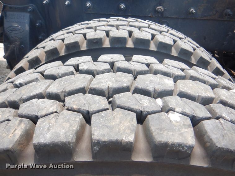 image for item HT9366 2013 Peterbilt 367  semi truck