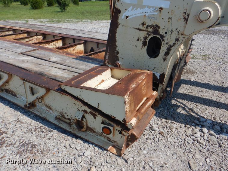 image for item HT9372 2002 Trail King TK110HDG-503  low boy equipment trailer