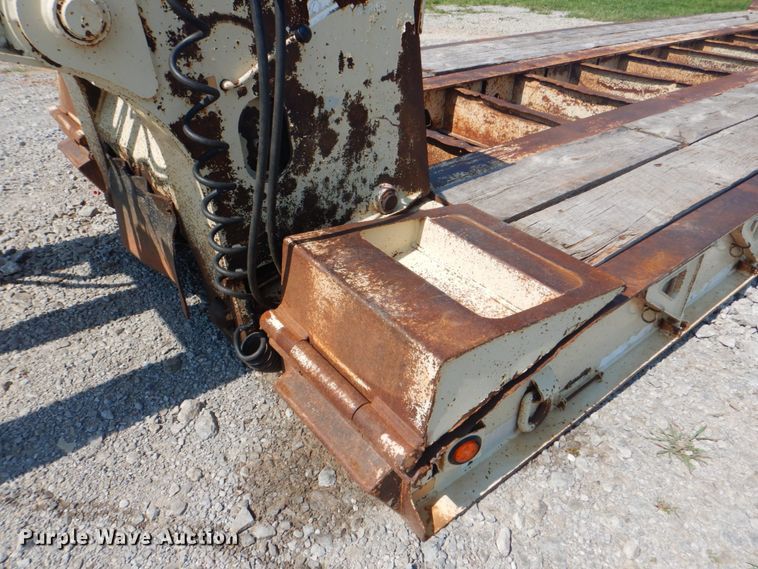 image for item HT9372 2002 Trail King TK110HDG-503  low boy equipment trailer