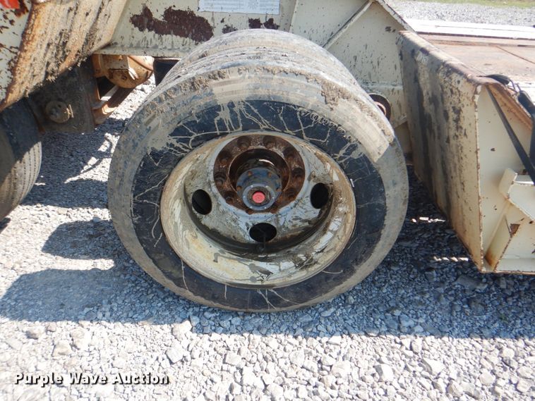 image for item HT9372 2002 Trail King TK110HDG-503  low boy equipment trailer