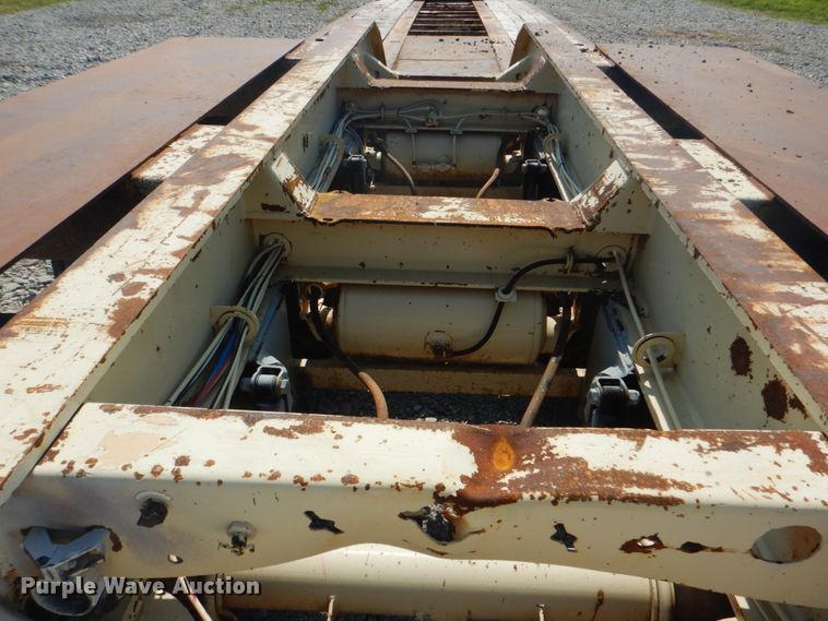 image for item HT9372 2002 Trail King TK110HDG-503  low boy equipment trailer