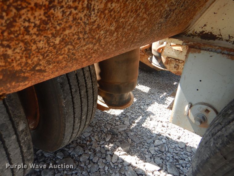 image for item HT9372 2002 Trail King TK110HDG-503  low boy equipment trailer