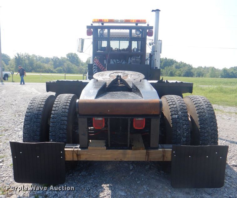 image for item HT9381 1994 Mack RD600  semi truck