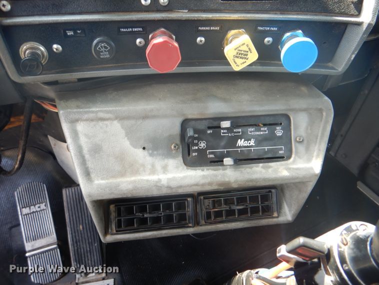 image for item HT9381 1994 Mack RD600  semi truck