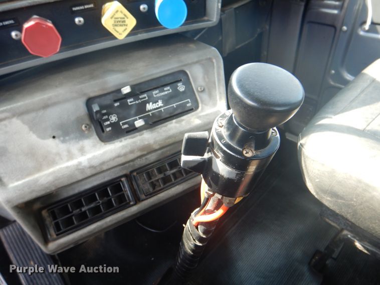 image for item HT9381 1994 Mack RD600  semi truck