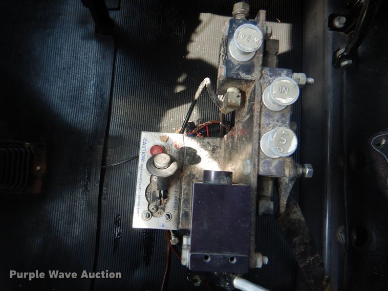 image for item HT9381 1994 Mack RD600  semi truck