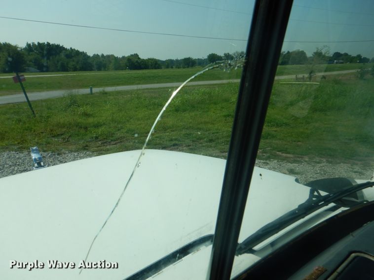 image for item HT9381 1994 Mack RD600  semi truck