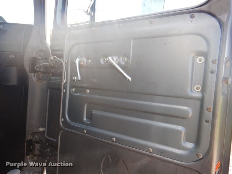 image for item HT9381 1994 Mack RD600  semi truck