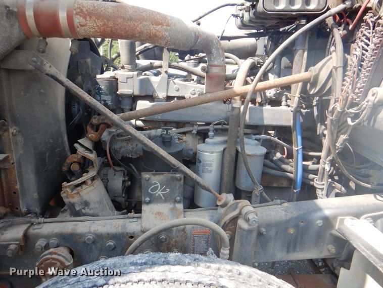 image for item HT9381 1994 Mack RD600  semi truck