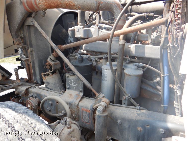 image for item HT9381 1994 Mack RD600  semi truck