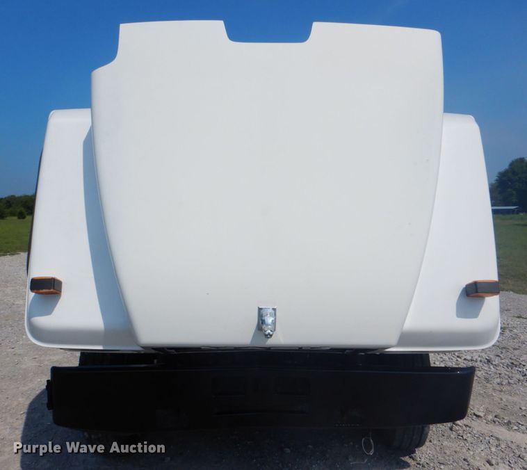 image for item HT9381 1994 Mack RD600  semi truck