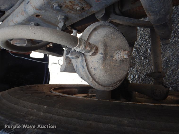 image for item HT9381 1994 Mack RD600  semi truck