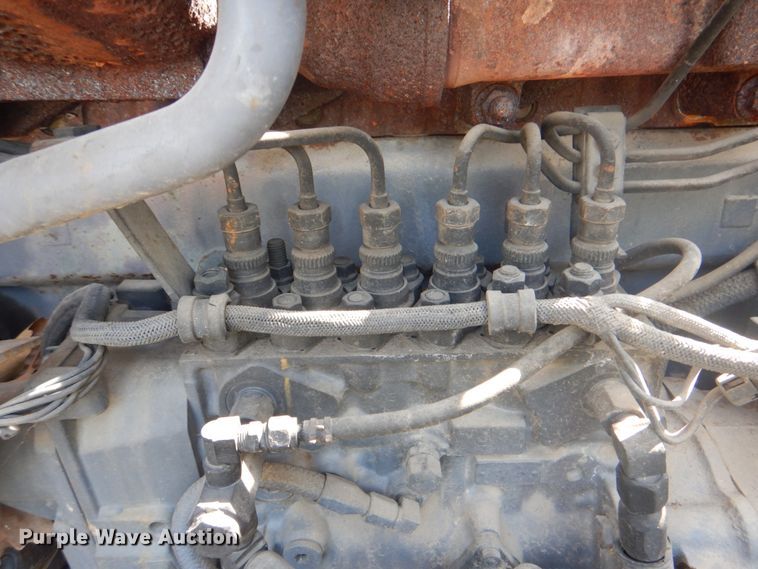 image for item HT9381 1994 Mack RD600  semi truck