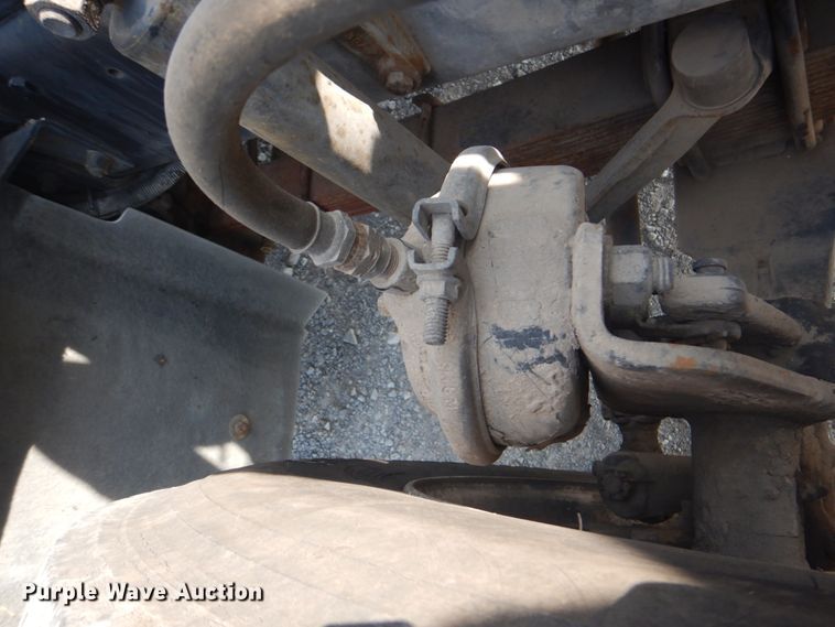 image for item HT9381 1994 Mack RD600  semi truck