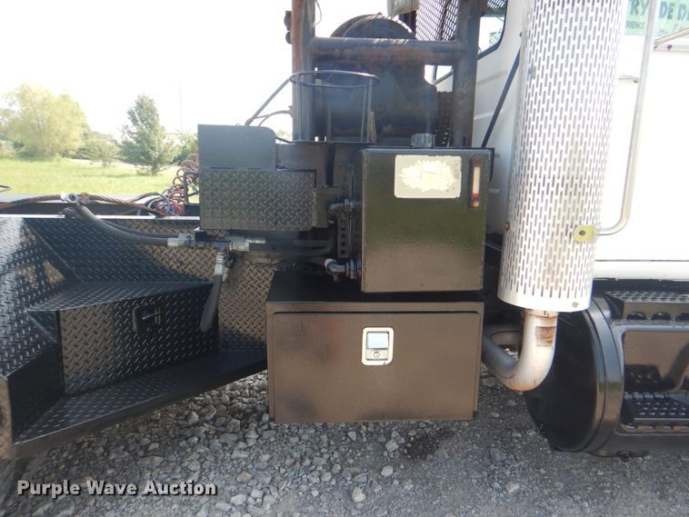 image for item HT9381 1994 Mack RD600  semi truck