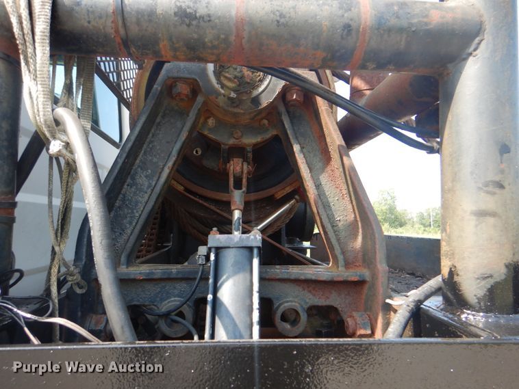 image for item HT9381 1994 Mack RD600  semi truck