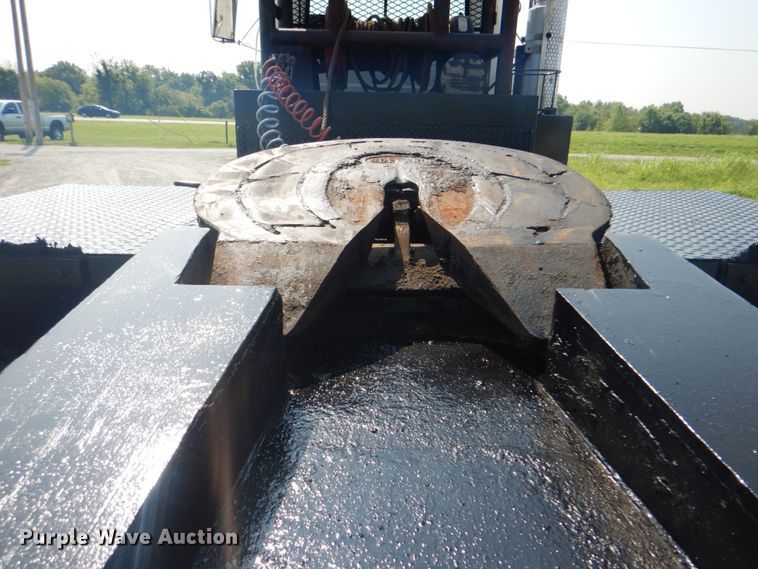 image for item HT9381 1994 Mack RD600  semi truck