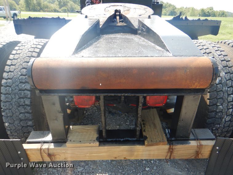 image for item HT9381 1994 Mack RD600  semi truck