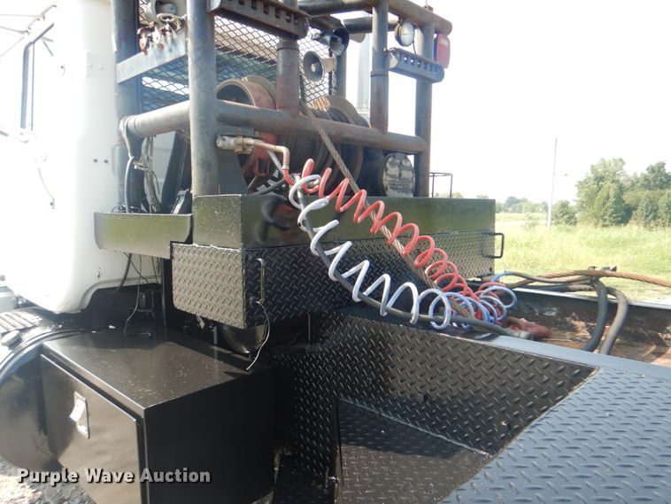 image for item HT9381 1994 Mack RD600  semi truck