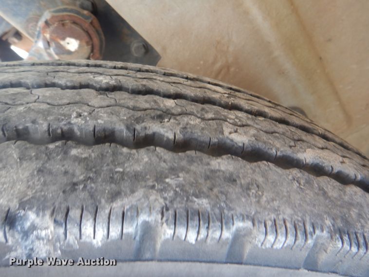 image for item HT9381 1994 Mack RD600  semi truck