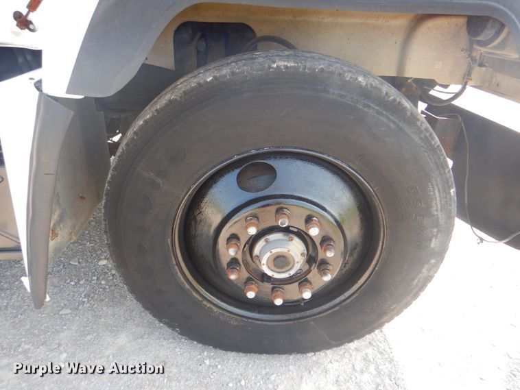 image for item HT9381 1994 Mack RD600  semi truck