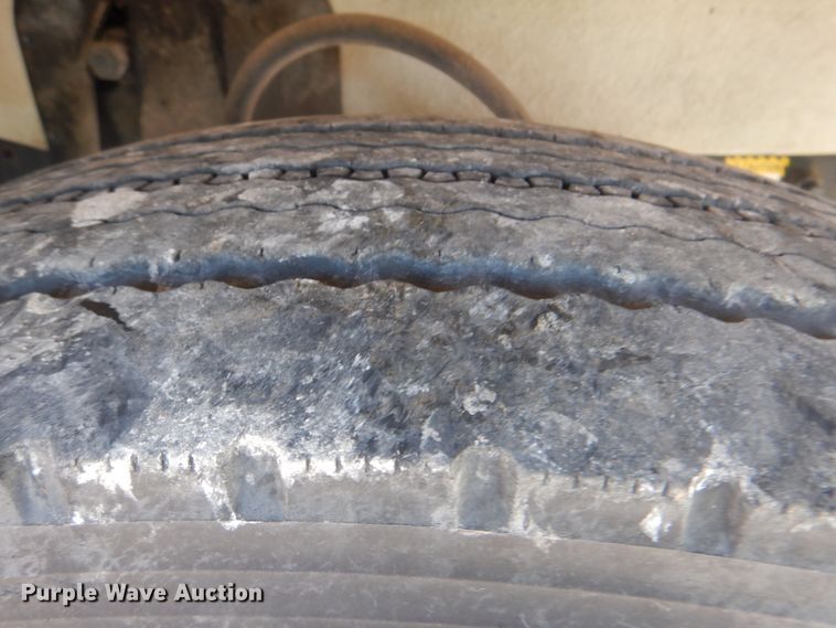 image for item HT9381 1994 Mack RD600  semi truck