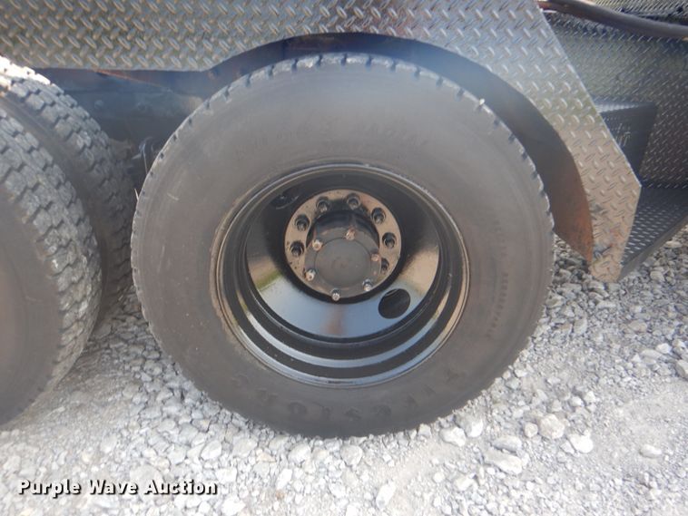 image for item HT9381 1994 Mack RD600  semi truck