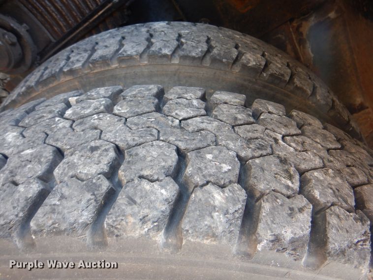 image for item HT9381 1994 Mack RD600  semi truck